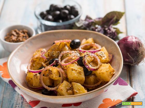 Insalata di patate lesse con pesto: un contorno delizioso!