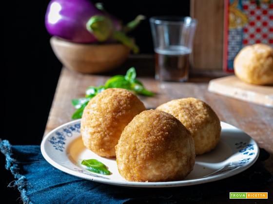 Arancine con melanzane fritte