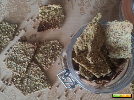 Crackers di lenticchie con semi di sesamo senza farina e senza lievito