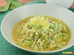 Zuppa di cereali con julienne di zucchine