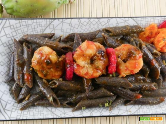 Pasta venere con gamberoni e fichi d’india