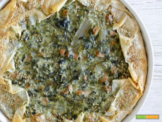 Torta salata di pasta fillo con bietole ricotta e prosciutto