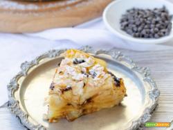 Torta di mele invisibile con gocce di cioccolato e mandorle senza burro e senza olio