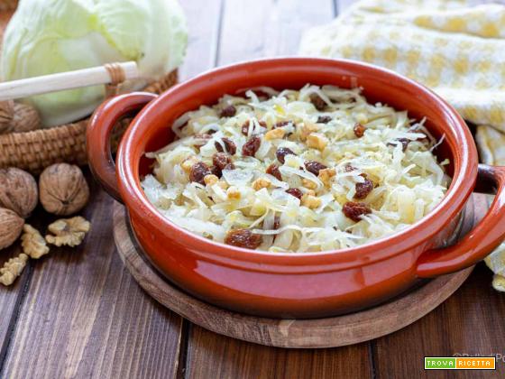 Cavolo cappuccio con uvetta e noci