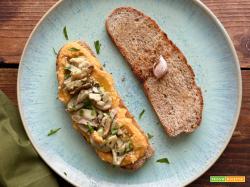 Anche tu ami i crostoni? Segnati questo con hummus di zucca e funghi