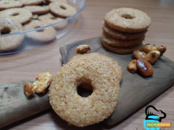 Biscotti di frolla alle mandorle caramellate