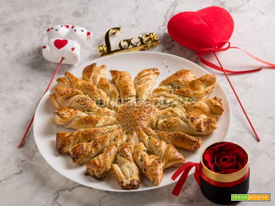 Pasta sfoglia con prosciutto e formaggio per San Valentino
