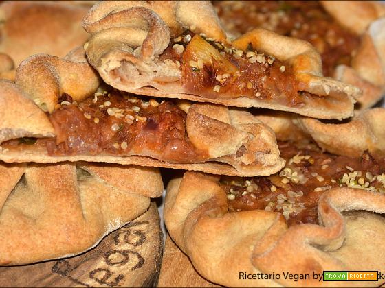 Galette rustiche saporite con fagioli e cipolla