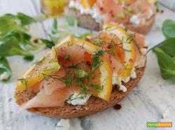 Bruschetta gourmet arancia e salmone