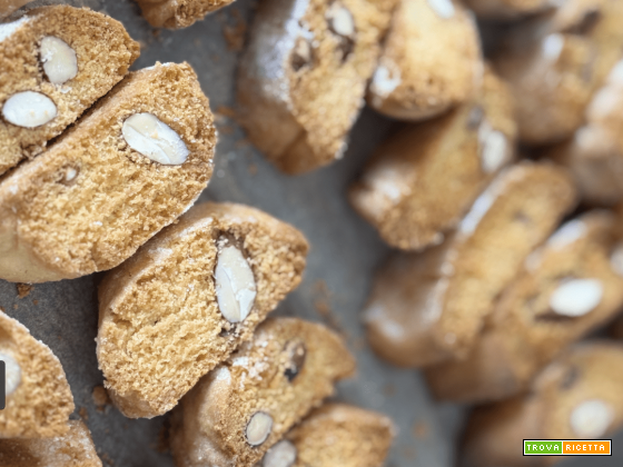 Cantucci fatti in casa: ricetta facile e veloce (anche per Natale)