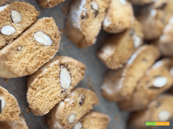 Cantucci fatti in casa: ricetta facile e veloce (anche per Natale)