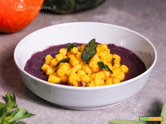 Gnocchetti di zucca furbi su crema di cavolo viola
