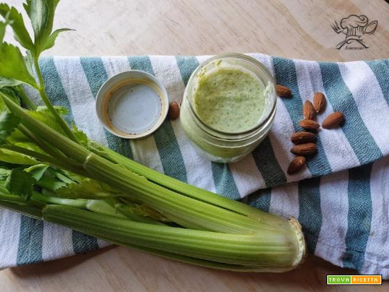 Pesto di sedano e mandorle