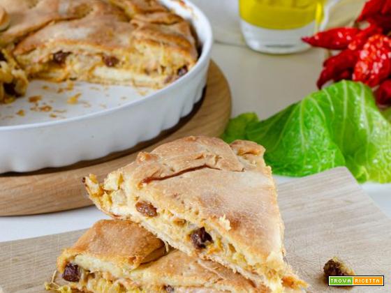 Calzone di verza con uvetta e salmone