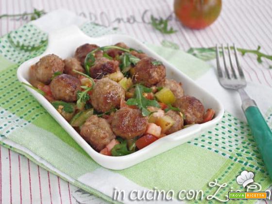 Insalata di polpettine pomodori e rucola