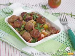 Insalata di polpettine pomodori e rucola