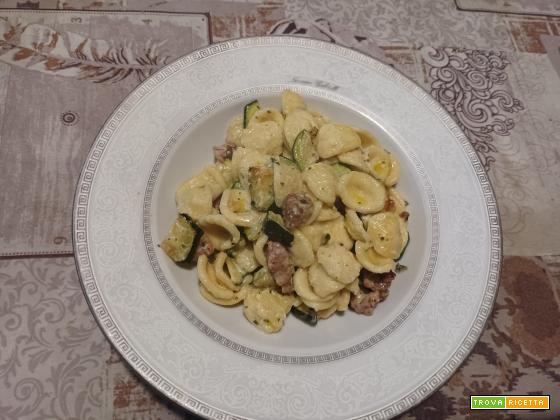 Orecchiette con salsiccia e zucchine cremose