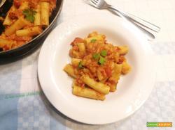 Pasta con cavolfiore e pomodorini