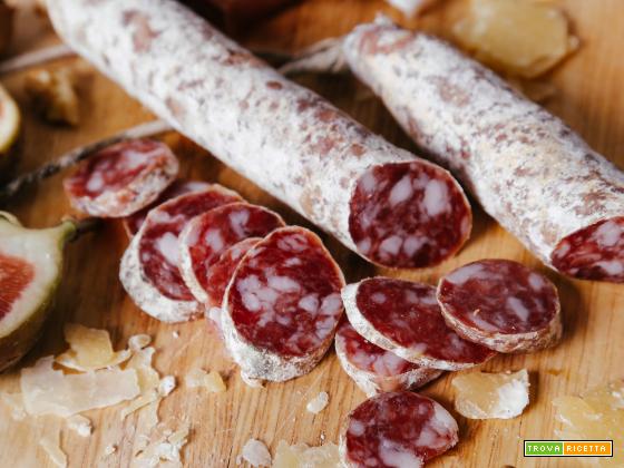 COME GUSTARE IL SALAME NEL MODO MIGLIORE: ABBINAMENTI PERFETTI PER OGNI SITUAZIONE