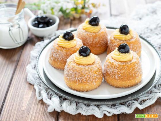 Tortine con crema e amarene