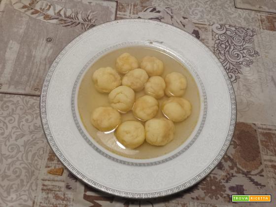 Gnocchi di semolino in brodo