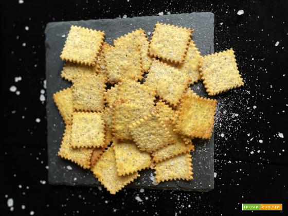Cracker con farina di ceci farina di avena e semi di Chia