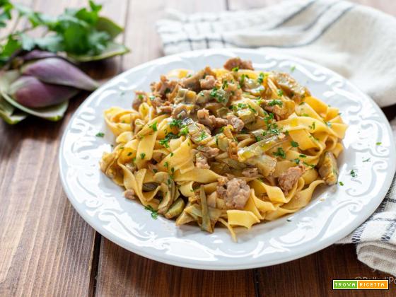 Tagliatelle ai carciofi e salsiccia