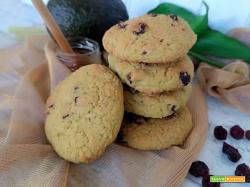 Biscotti all’avocado e frutti rossi