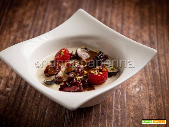 Budino di riso con salsa al cioccolato: un dessert elegante