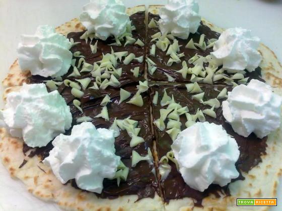 Piadipizza con crema alle nocciole e panna