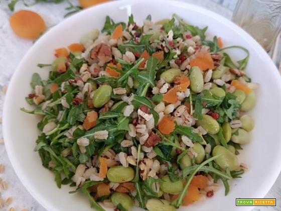Orzo con edamame rucola albicocche secche e noci