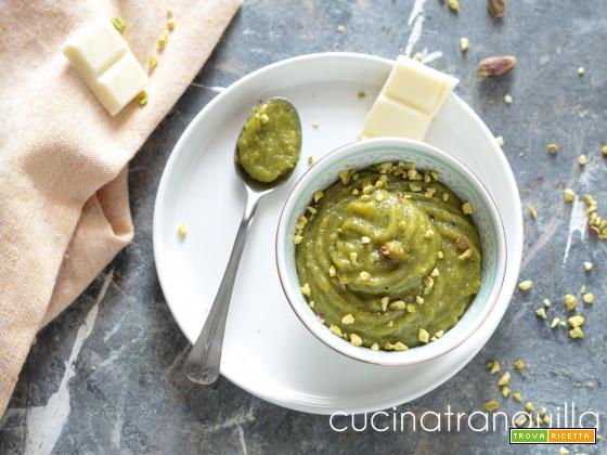 Crema al pistacchio e cioccolato bianco senza uova