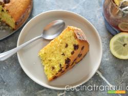 Torta allo zafferano con gocce di cioccolato