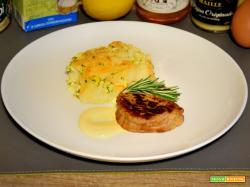 Filetto di vitello in padella morbido e gustoso, con salsa alla senape e cavolfiore alla cavour
