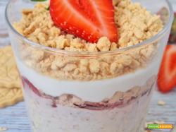 Overnight Cheesecake alla Fragola Proteico Senza Zucchero